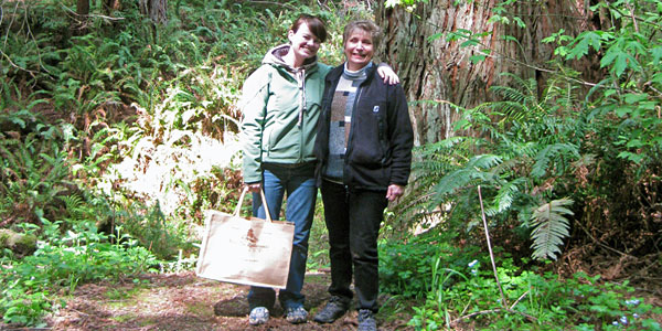 Twlya Weinberg, right, enjoys time in her grove with Megan Derhammer, the League's Major Gifts Officer of the Grove and Honor Tree Program.