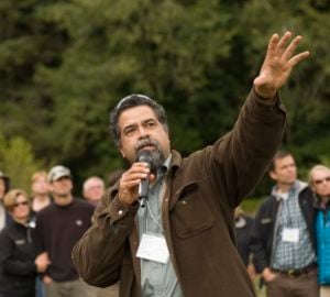 Leonel Arguello addresses the crowd at the League's Annual Meeting 2013. Photo by Paolo Vescia